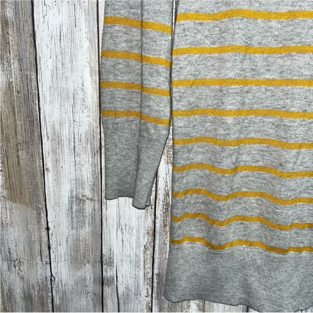 Banana Republic Grey & Mustard Light Weight Sweater - Picture 2 of 4